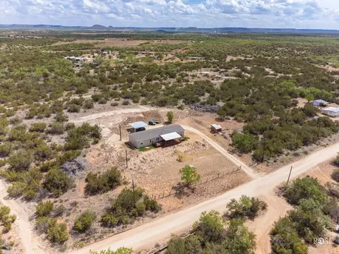 309 E Lake Rd, Robert Lee, TX 76945 photo 3