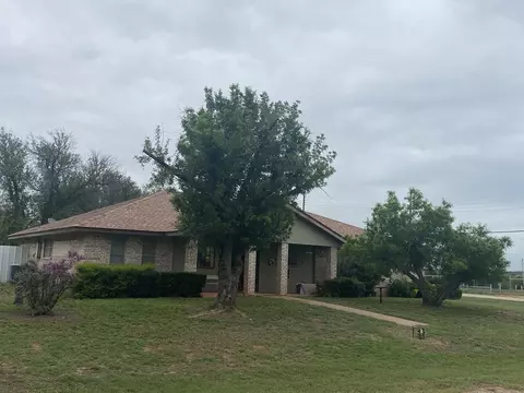 2 W 15th St, Robert Lee, TX 76945