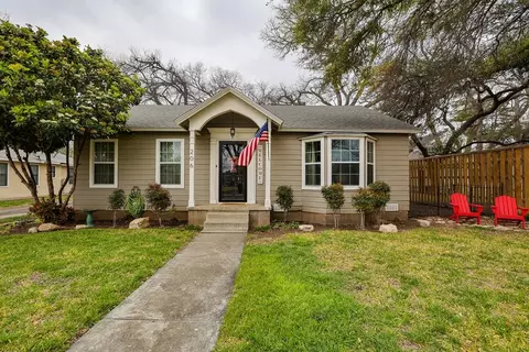 206 12th St, Ozona, TX 76943