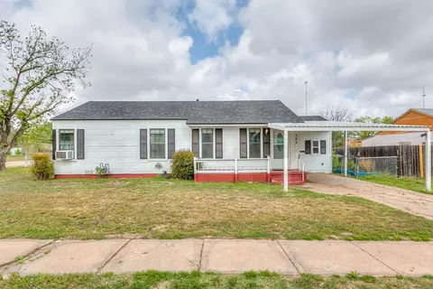 208 E Ave, Ballinger, TX 76821