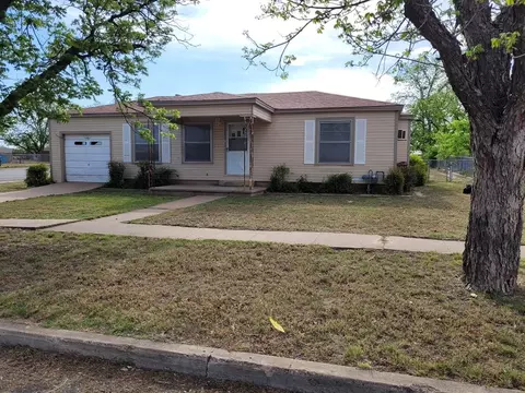 201 E Ave, Ballinger, TX 76821