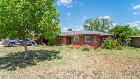 308 N 3rd Ave, Ballinger, TX 76821