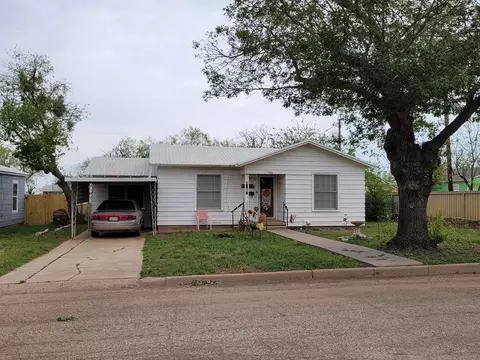 1306 N 5th St, Ballinger, TX 76821