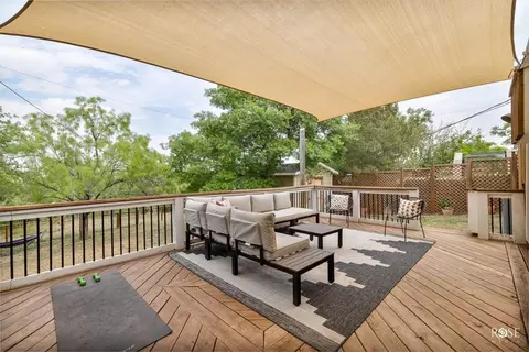 906 N Adams St, San Angelo, TX 76901