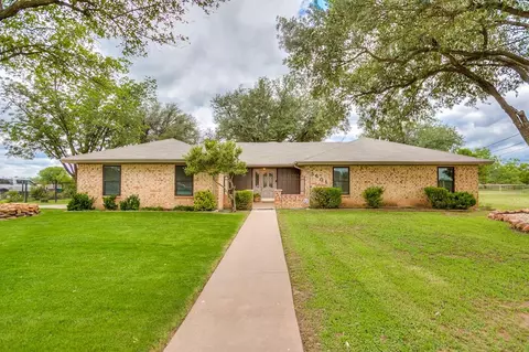 5601 Meadow Dr, San Angelo, TX 76903