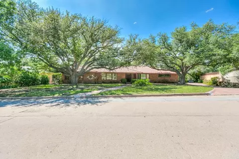 1115 Alta Loma Cir, San Angelo, TX 76901