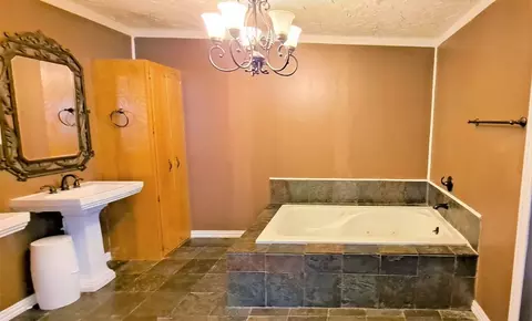 401 W Fields Ave, Eldorado, TX 76936 photo 9