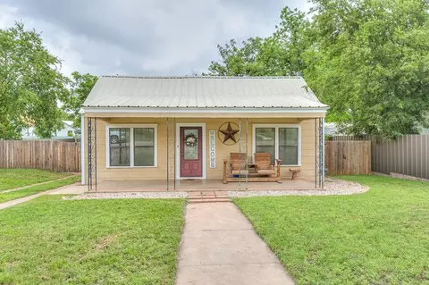 302 N 12th St, Ballinger, TX 76821