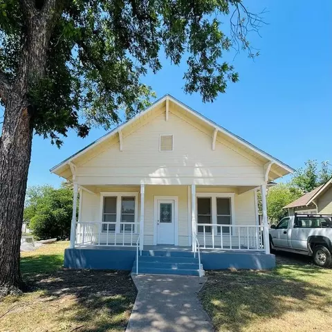 305 N 9th St, Ballinger, TX 76821