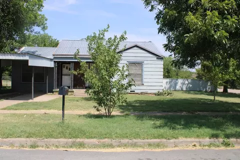 300 E Ave, Ballinger, TX 76821