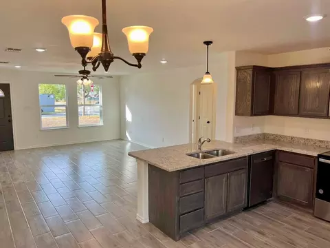 302 E 12th St, San Angelo, TX 76903 photo 4