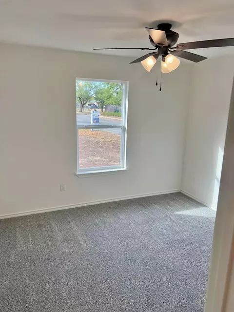 302 E 12th St, San Angelo, TX 76903 photo 6