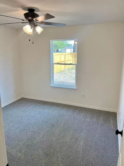 302 E 12th St, San Angelo, TX 76903 photo 9