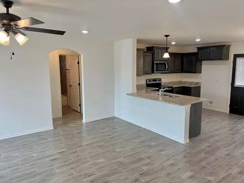 302 E 12th St, San Angelo, TX 76903 photo 5