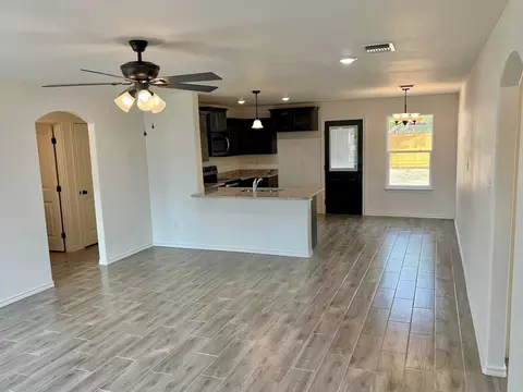 302 E 12th St, San Angelo, TX 76903 photo 2