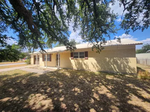 202 Green, Eden, TX 73867