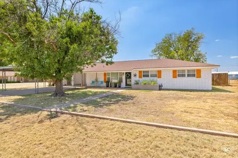 1101 W 11th St, Robert Lee, TX 76945