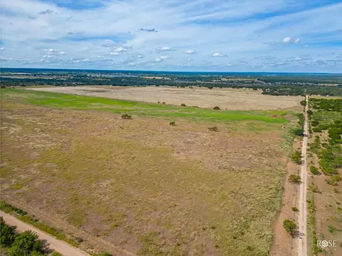 1044 Jacoby Ln, Hext, TX 76848 photo 37