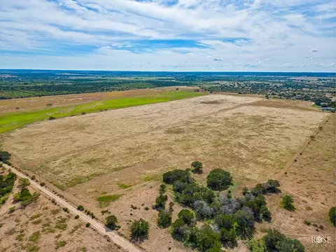 1044 Jacoby Ln, Hext, TX 76848 photo 44