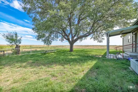 1044 Jacoby Ln, Hext, TX 76848 photo 20