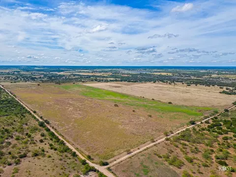 1044 Jacoby Ln, Hext, TX 76848 photo 32