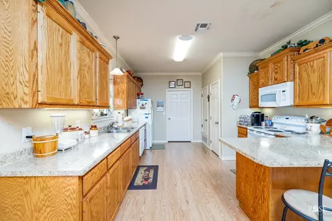 1044 Jacoby Ln, Hext, TX 76848 photo 10