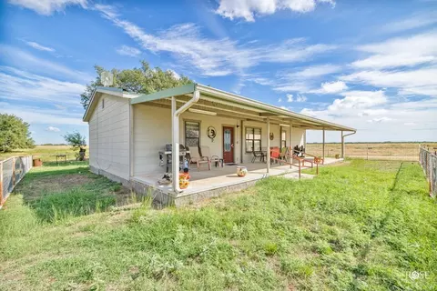 1044 Jacoby Ln, Hext, TX 76848 photo 5