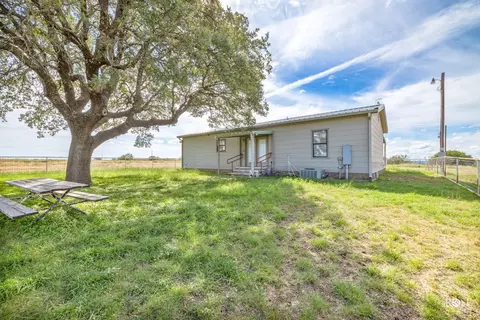 1044 Jacoby Ln, Hext, TX 76848 photo 21
