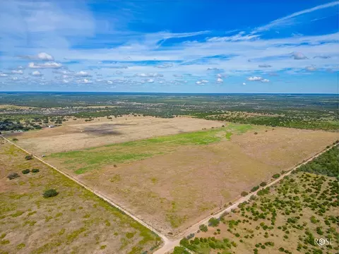 1044 Jacoby Ln, Hext, TX 76848