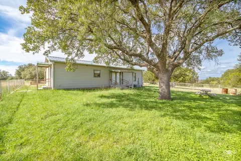 1044 Jacoby Ln, Hext, TX 76848 photo 23
