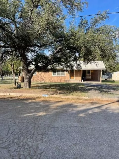 105 Forest St, Eden, TX 76837