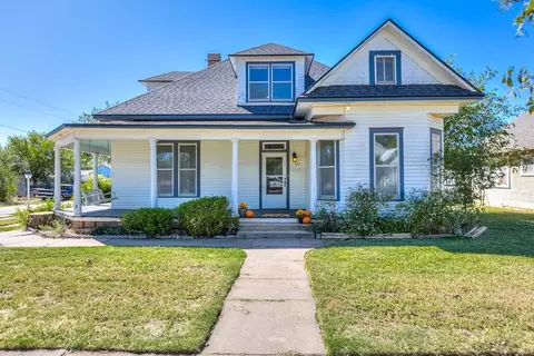 801 N 9th St, Ballinger, TX 76821