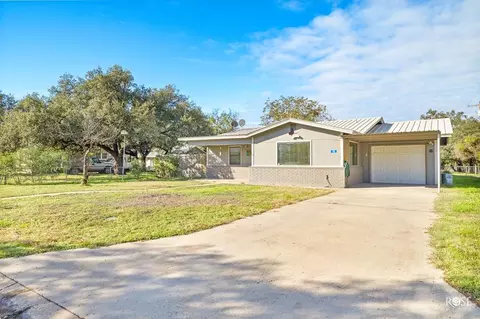 19 Forest St, Eden, TX 76837