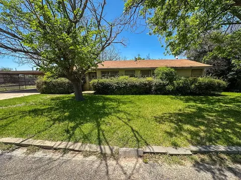 109 Live Oak Dr, Ozona, TX 76943