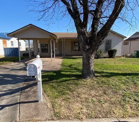 806 N Bishop St, San Angelo, TX 76901