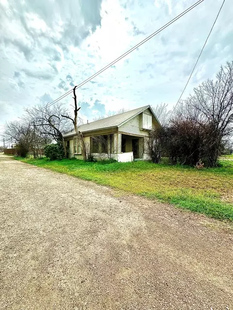 215 W Ave B, San Angelo, TX 76903