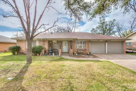 221 Twin Oaks Dr, San Angelo, TX 76901