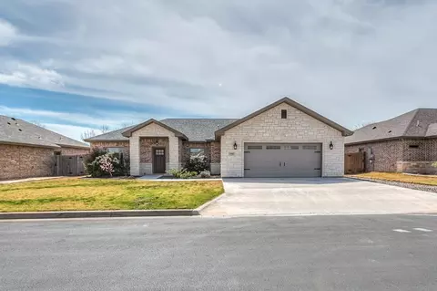 1945 Colonial Dr, San Angelo, TX 76904