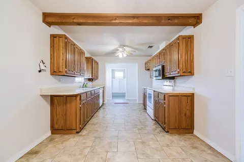 210 Largent Ave, Ballinger, TX 76821 photo 10