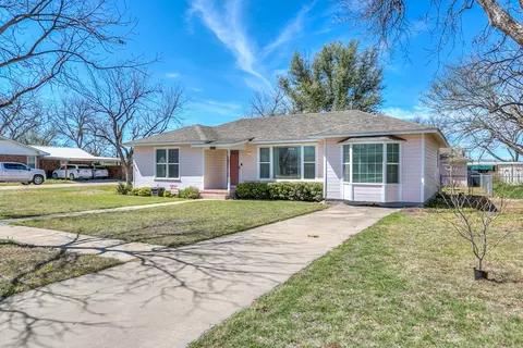 210 Largent Ave, Ballinger, TX 76821 photo 4