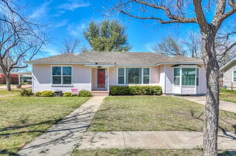 210 Largent Ave, Ballinger, TX 76821 photo 3