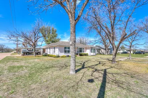 210 Largent Ave, Ballinger, TX 76821 photo 2