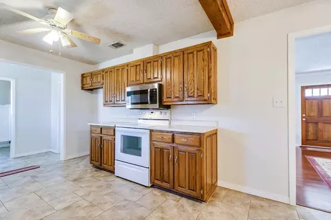 210 Largent Ave, Ballinger, TX 76821 photo 11