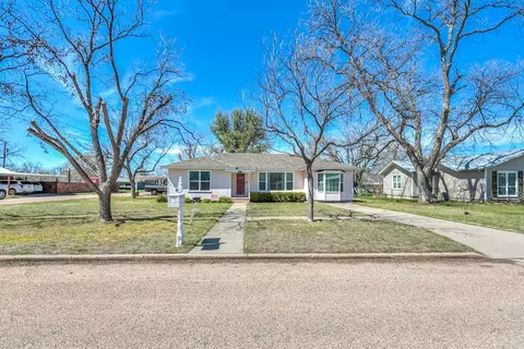 210 Largent Ave, Ballinger, TX 76821