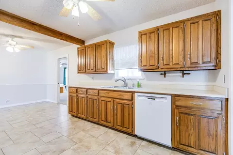 210 Largent Ave, Ballinger, TX 76821 photo 12