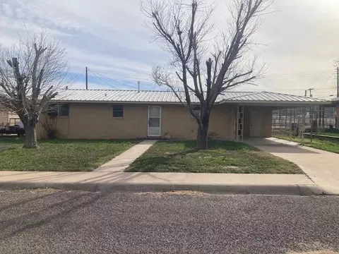 301 3rd St, Iraan, TX 79744