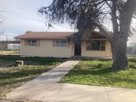226 Main St, Sheffield, TX 79781