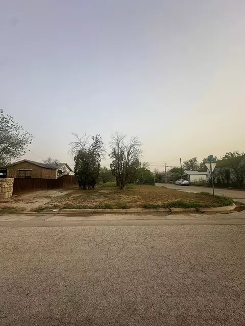 121 W 13th St, San Angelo, TX 76903