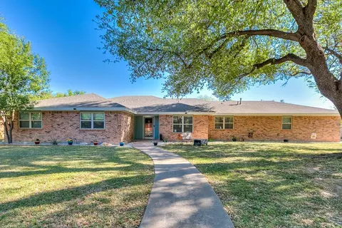5202 Green Valley Trl, San Angelo, TX 76904