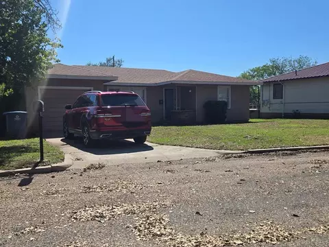 404 Mccarver Dr, Ballinger, TX 76821